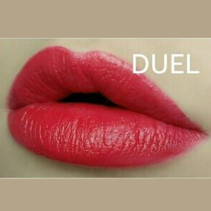 Makeup Revolution UK Iconic Pro lipstick Duel